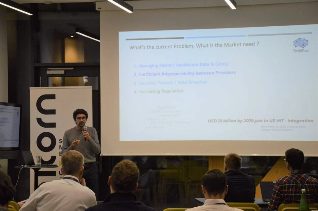 Founder presenting SyncVita decentralised product